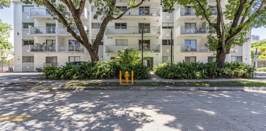 Condo in Miami, Florida, 1 bedroom  № 2087015