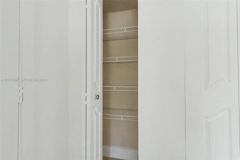 Condo in Miami, Florida, 1 bedroom  № 2087015 - photo 28
