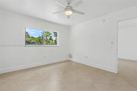Condo in Miami, Florida, 1 bedroom  № 2087015 - photo 15