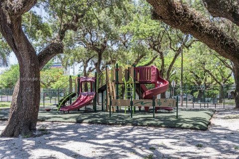 Condo in Miami, Florida, 1 bedroom  № 2087015 - photo 25