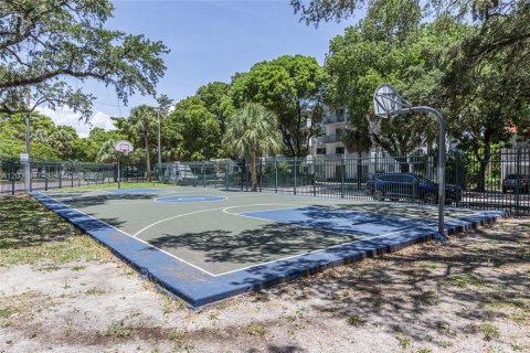 Condo in Miami, Florida, 1 bedroom  № 2087015 - photo 26