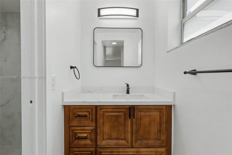 Condo in Miami, Florida, 1 bedroom  № 2087015 - photo 18
