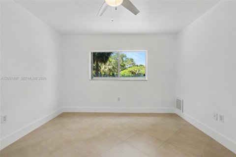 Condo in Miami, Florida, 1 bedroom  № 2087015 - photo 14