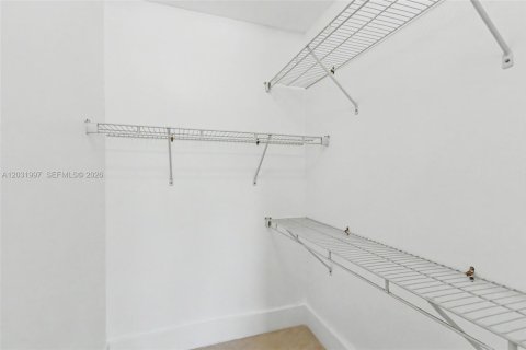 Condo in Miami, Florida, 1 bedroom  № 2087015 - photo 16