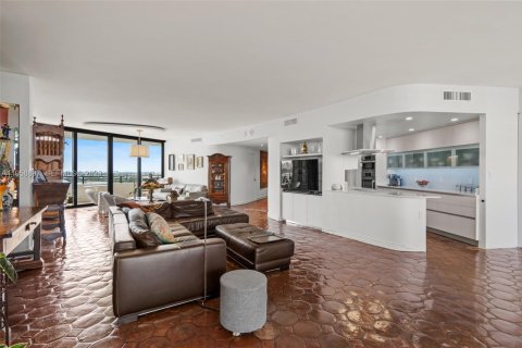 Condominio en venta en Miami, Florida, 2 dormitorios, 274.71 m2 № 2017633 - foto 11