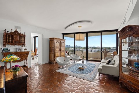 Condominio en venta en Miami, Florida, 2 dormitorios, 274.71 m2 № 2017633 - foto 16