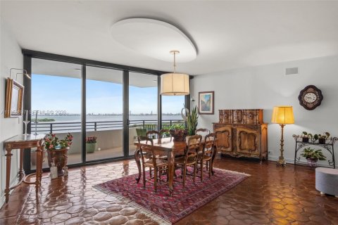 Condominio en venta en Miami, Florida, 2 dormitorios, 274.71 m2 № 2017633 - foto 13