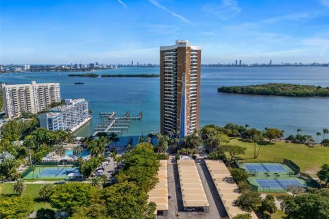 Condominio en venta en Miami, Florida, 2 dormitorios, 274.71 m2 № 2017633 - foto 2