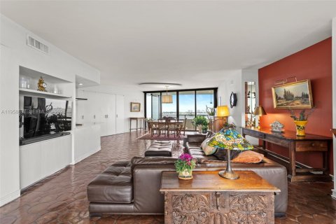 Condominio en venta en Miami, Florida, 2 dormitorios, 274.71 m2 № 2017633 - foto 8