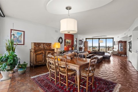 Condominio en venta en Miami, Florida, 2 dormitorios, 274.71 m2 № 2017633 - foto 14