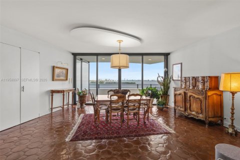 Condominio en venta en Miami, Florida, 2 dormitorios, 274.71 m2 № 2017633 - foto 12
