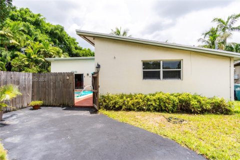House in Cutler Bay, Florida 3 bedrooms, 143.72 sq.m. № 2191176 - photo 13