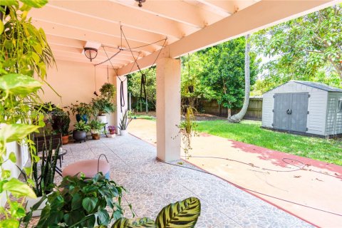 House in Cutler Bay, Florida 3 bedrooms, 143.72 sq.m. № 2191176 - photo 8