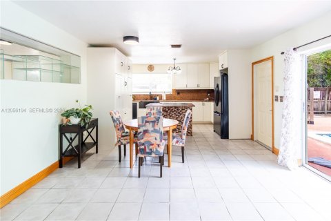 House in Cutler Bay, Florida 3 bedrooms, 143.72 sq.m. № 2191176 - photo 5