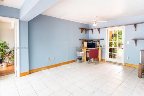 House in Cutler Bay, Florida 3 bedrooms, 143.72 sq.m. № 2191176 - photo 30