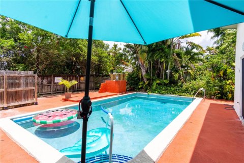 House in Cutler Bay, Florida 3 bedrooms, 143.72 sq.m. № 2191176 - photo 6