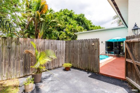 House in Cutler Bay, Florida 3 bedrooms, 143.72 sq.m. № 2191176 - photo 12