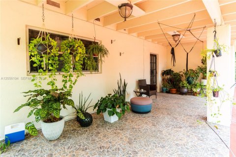 House in Cutler Bay, Florida 3 bedrooms, 143.72 sq.m. № 2191176 - photo 9