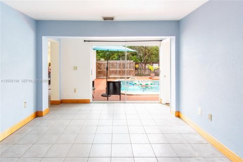 House in Cutler Bay, Florida 3 bedrooms, 143.72 sq.m. № 2191176 - photo 22