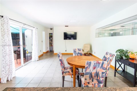 House in Cutler Bay, Florida 3 bedrooms, 143.72 sq.m. № 2191176 - photo 20
