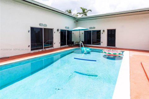 House in Cutler Bay, Florida 3 bedrooms, 143.72 sq.m. № 2191176 - photo 7
