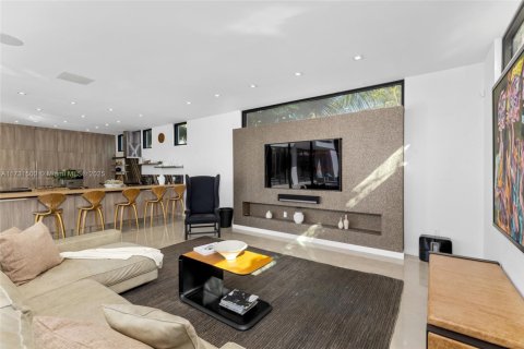 Casa en venta en North Miami Beach, Florida, 6 dormitorios, 490.34 m2 № 1487054 - foto 25