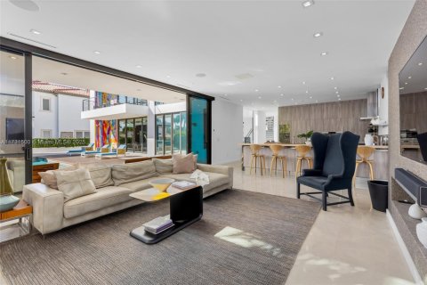 Casa en venta en North Miami Beach, Florida, 6 dormitorios, 490.34 m2 № 1487054 - foto 24