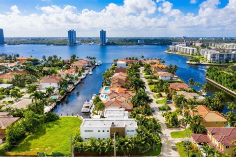 Casa en venta en North Miami Beach, Florida, 6 dormitorios, 490.34 m2 № 1487054 - foto 7