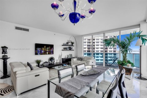 Condo in Miami, Florida, 2 bedrooms  № 1865721 - photo 2