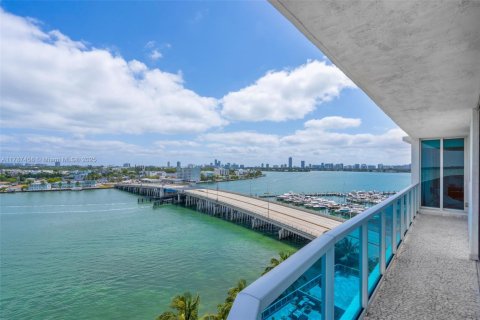 Condo in Miami, Florida, 2 bedrooms  № 1865721 - photo 15