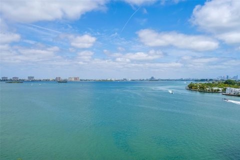 Condo in Miami, Florida, 2 bedrooms  № 1865721 - photo 14