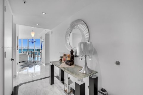 Condo in Miami, Florida, 2 bedrooms  № 1865721 - photo 9