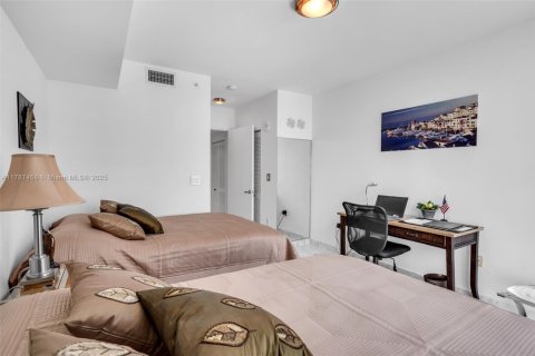 Condo in Miami, Florida, 2 bedrooms  № 1865721 - photo 25