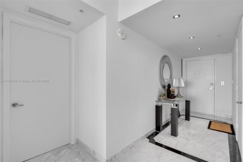 Condo in Miami, Florida, 2 bedrooms  № 1865721 - photo 10