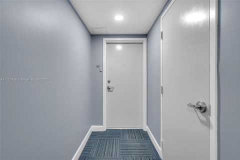 Condo in Miami, Florida, 2 bedrooms  № 1865721 - photo 28