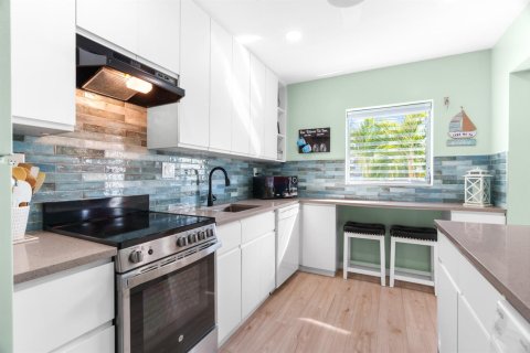 Condo in Fort Lauderdale, Florida, 1 bedroom № 2399950 - photo 8