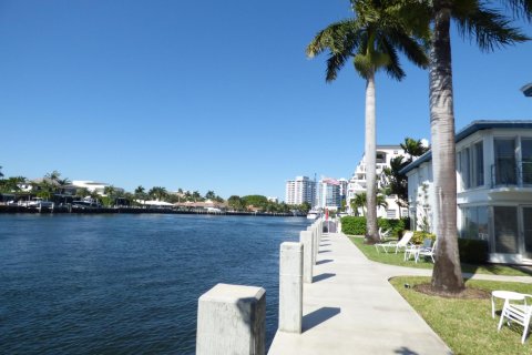 Condo in Fort Lauderdale, Florida, 1 bedroom № 2399950 - photo 16