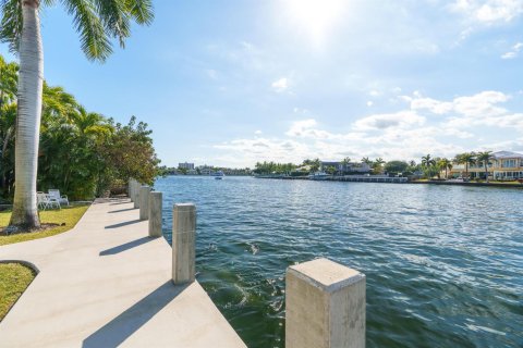 Condo in Fort Lauderdale, Florida, 1 bedroom № 2399950 - photo 17