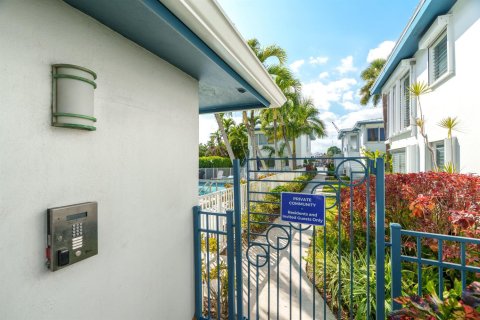 Condo in Fort Lauderdale, Florida, 1 bedroom № 2399950 - photo 2