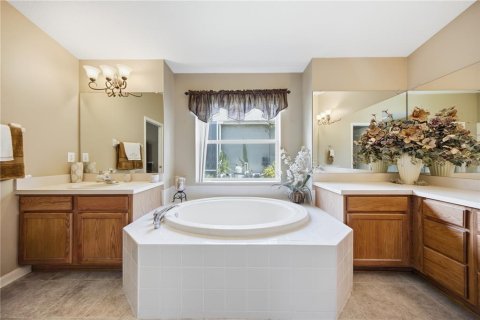 House in Wesley Chapel, Florida 4 bedrooms, 238.2 sq.m. № 2324218 - photo 19