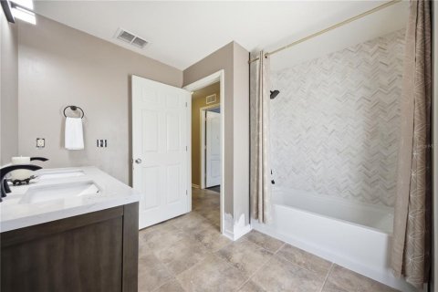 House in Wesley Chapel, Florida 4 bedrooms, 238.2 sq.m. № 2324218 - photo 27