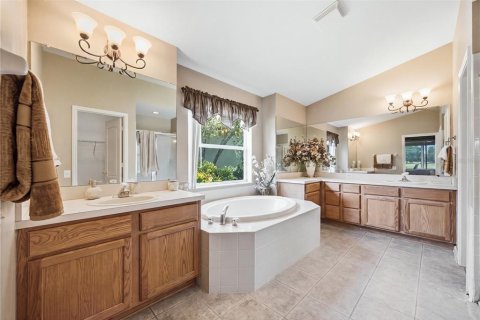 House in Wesley Chapel, Florida 4 bedrooms, 238.2 sq.m. № 2324218 - photo 18