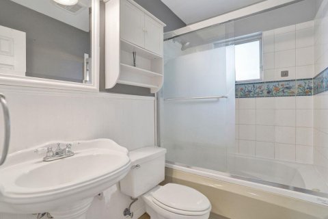 Купить виллу или дом в Палм-Бич-Гарденс, Флорида 7 комнат, 135.08м2, № 2420672 - фото 16