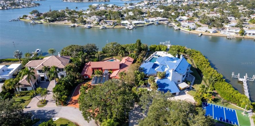 Casa en Largo, Florida 6 dormitorios, 1114.27 m2 № 2205661