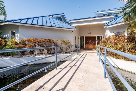 Casa en venta en Largo, Florida, 6 dormitorios, 1114.27 m2 № 2205661 - foto 8