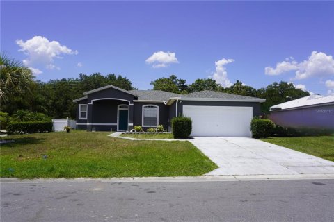 House in Lakeland, Florida 4 bedrooms, 153.94 sq.m. № 1812413 - photo 1