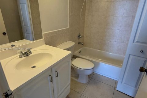 Купить кондоминиум в Майами, Флорида 3 спальни, № 2050757 - фото 12