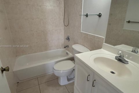 Купить кондоминиум в Майами, Флорида 3 спальни, № 2050757 - фото 18