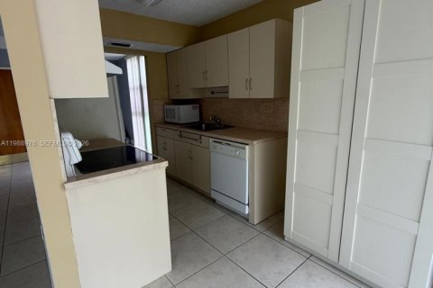 Купить кондоминиум в Майами, Флорида 3 спальни, № 2050757 - фото 20