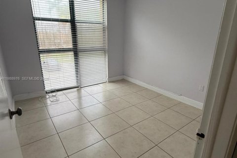 Купить кондоминиум в Майами, Флорида 3 спальни, № 2050757 - фото 11